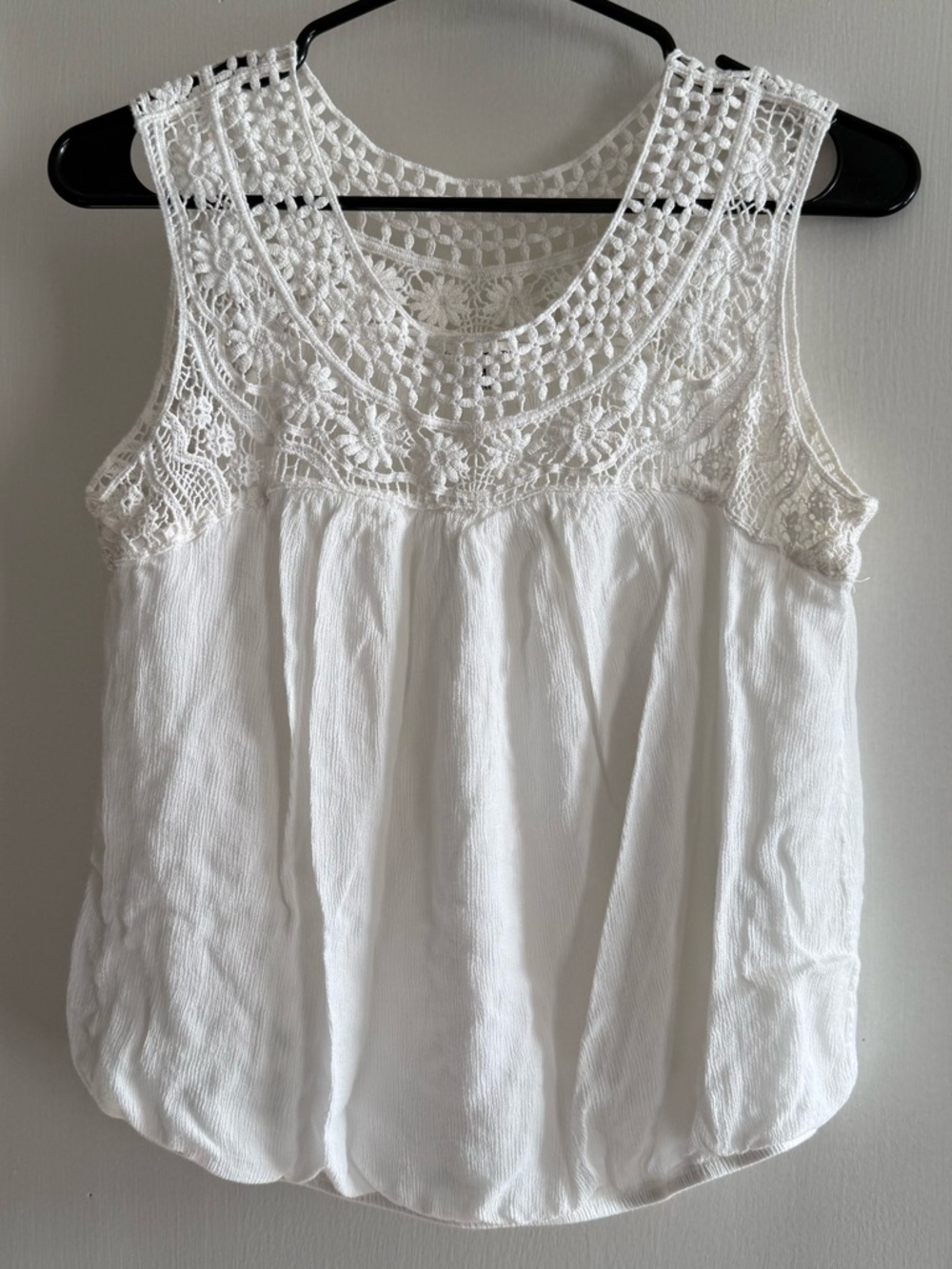 Max Studio White Crochet Yoke Sleeveless Camisole Size M